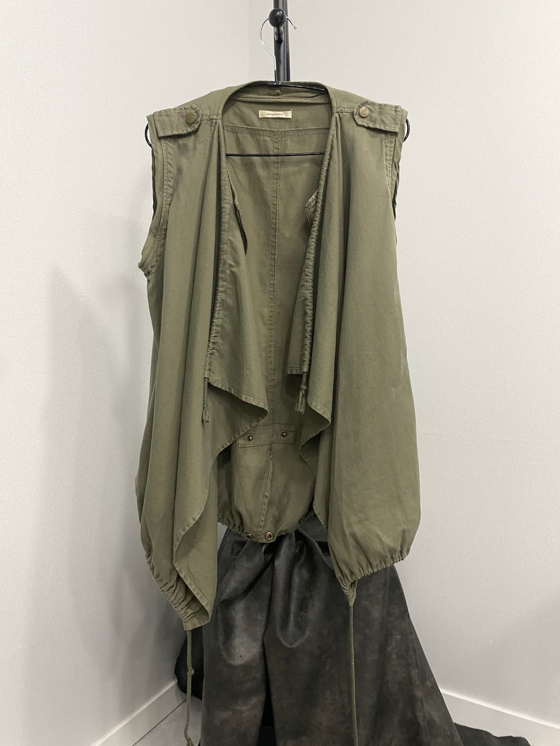 Drape-Front Military Cargo Vest 상품이미지1
