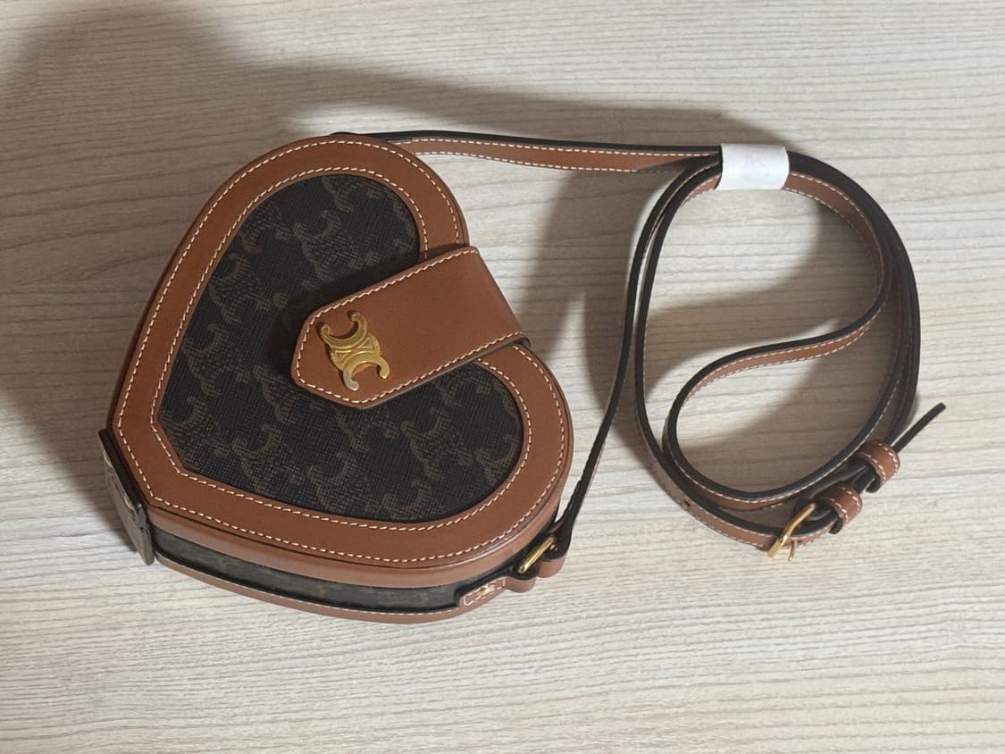 CELINE 셀린느 트리옹프 하트 탬버린백 하트백 상품이미지2