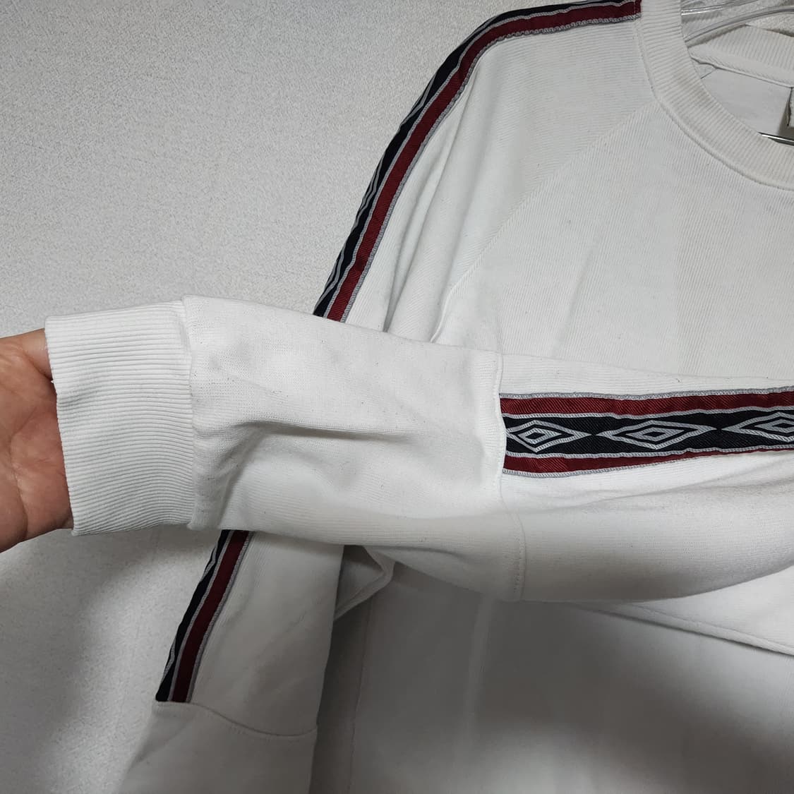 24년 엄브로 테이프 라인 맨투맨 95 상품이미지4