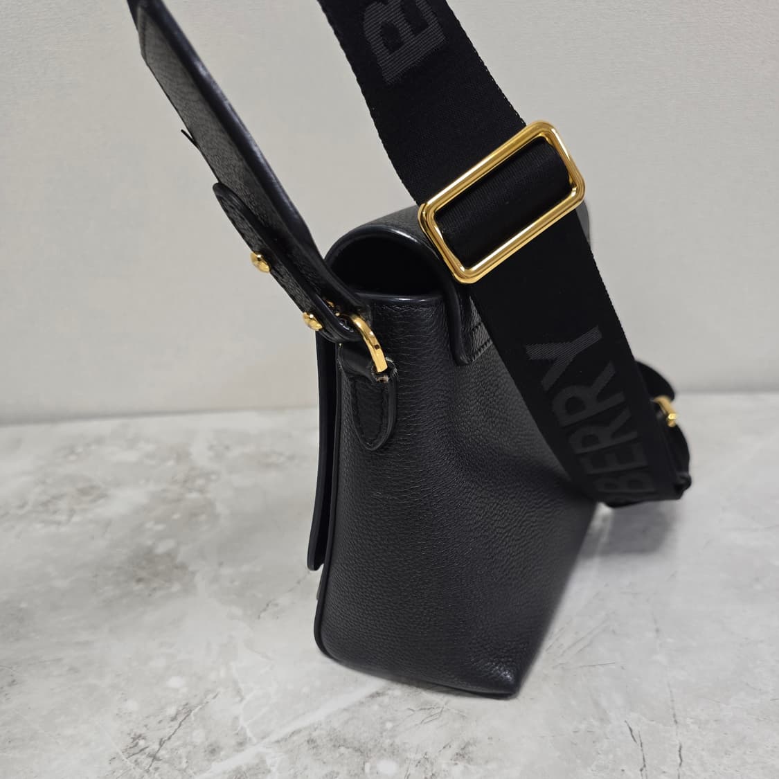 버버리 체크 노트 크로스백 판매 상품이미지6