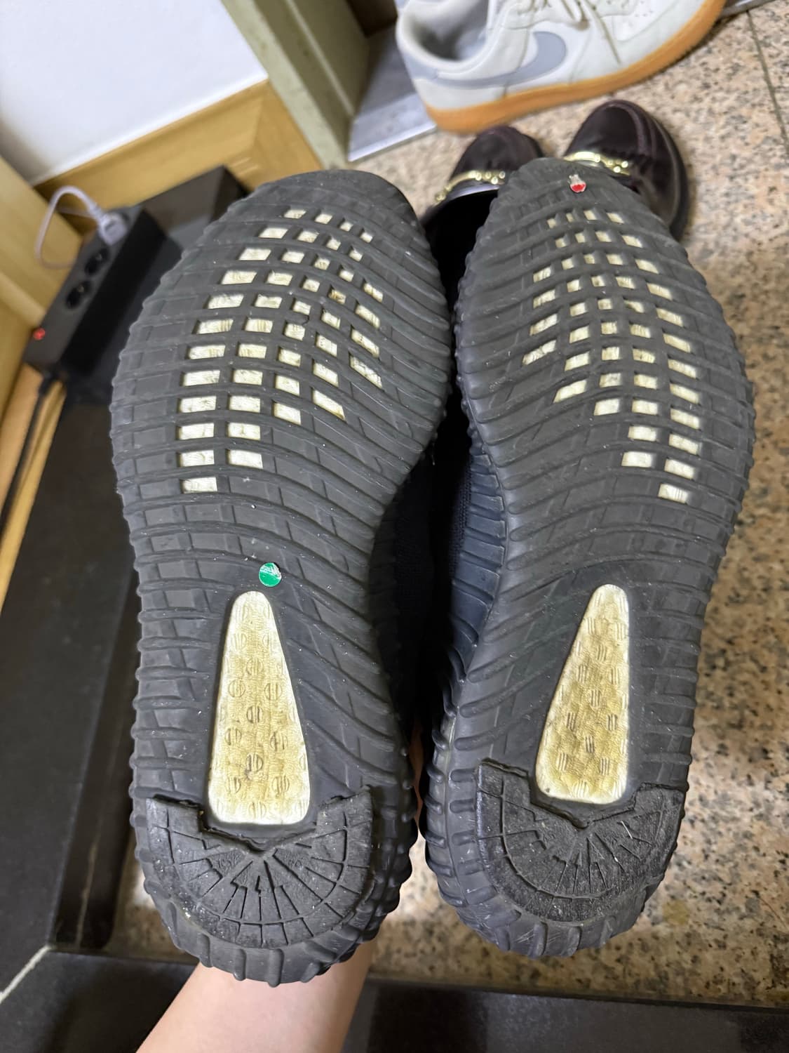 아디다스 이지부스트 350V2 상품이미지3