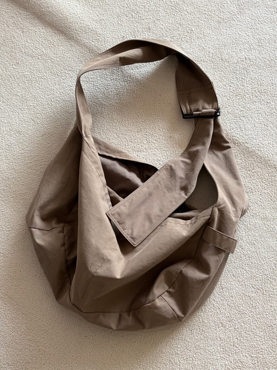 COS 호보 크로스백 상품이미지1