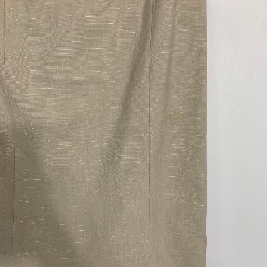 아쿠아스큐텀 빈티지 미디 트임 스커트 라이트베이지 여성 치마 모리걸긱시크 상품이미지3