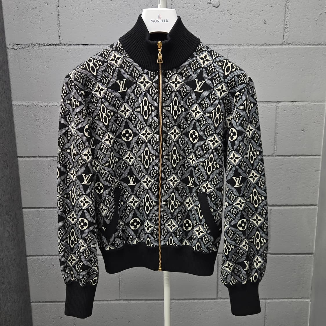 백화점판 / 루이비통 LV 1854 모노그램 금장 니트 집업 M 상품이미지2