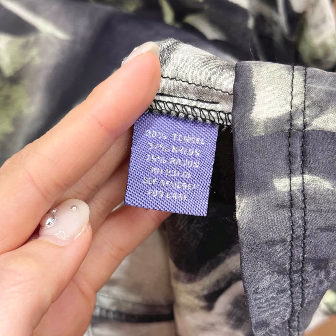 비비안탐 플라워 프린팅 반팔 티셔츠 컷아웃 시스루 디테일 슬림핏 상품이미지8