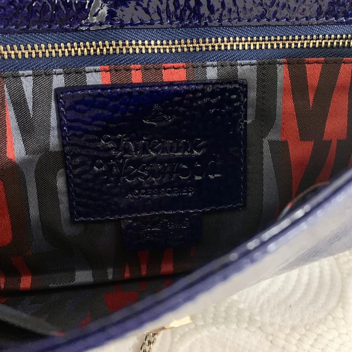 비비안 웨스트우드 블루 페이턴트 레더 엔벨로프 체인백 상품이미지6