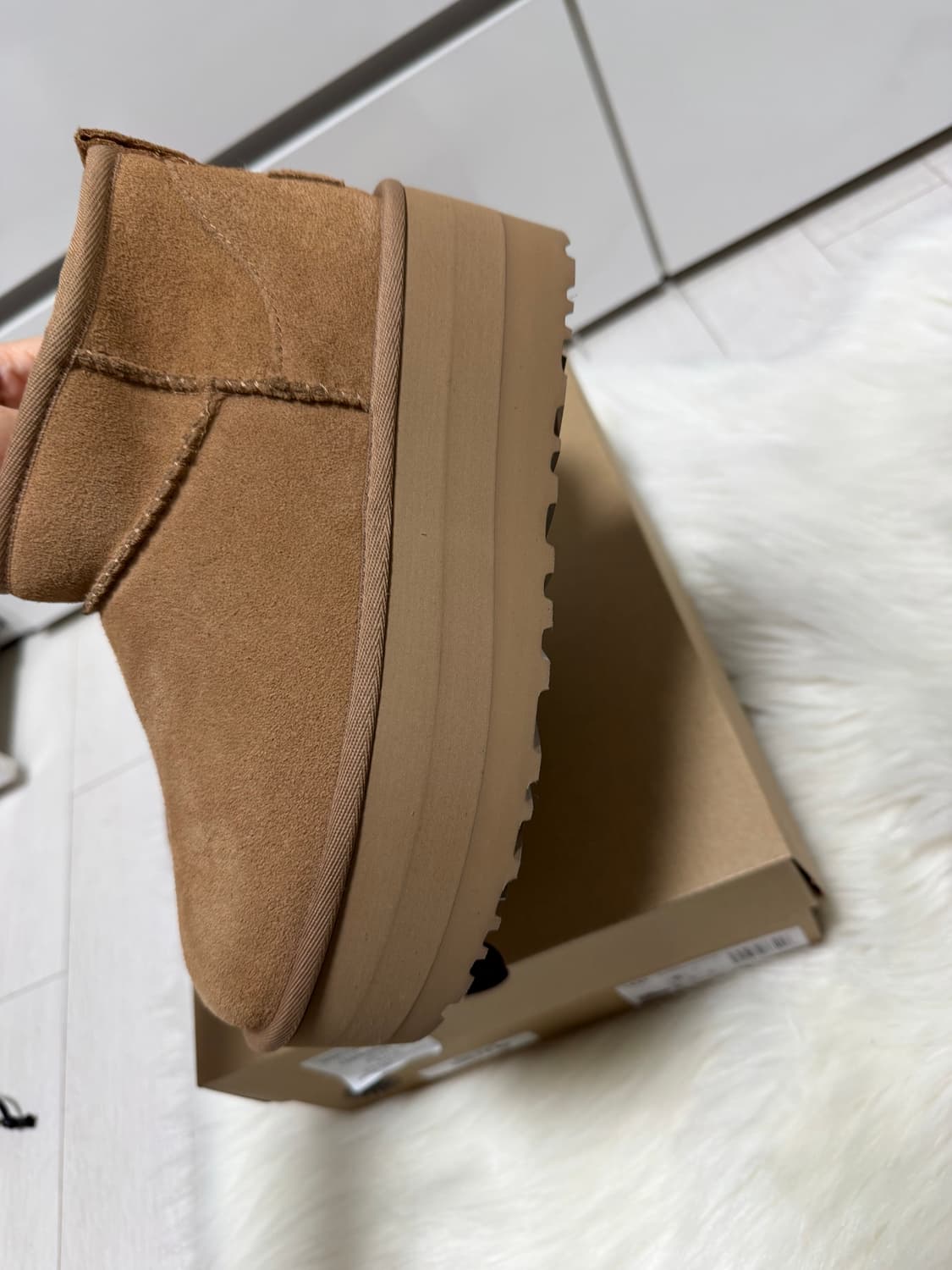 Ugg 스웨이드 레더 미니 플랫폼 체스트넛6사이즈 새상품 상품이미지3