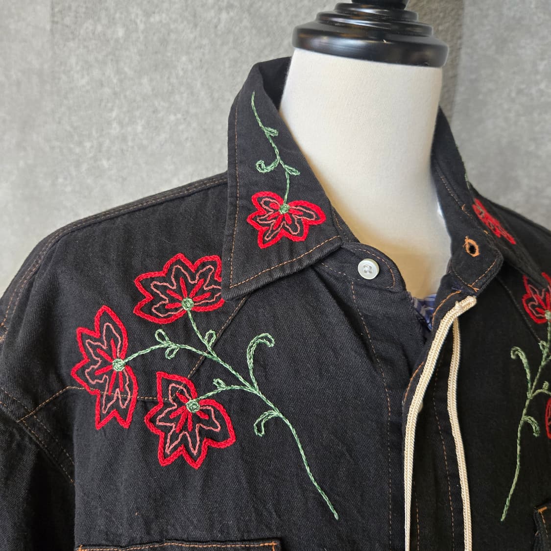 [77circa] 플라워자수 블랙데님 반팔셔츠 상품이미지2