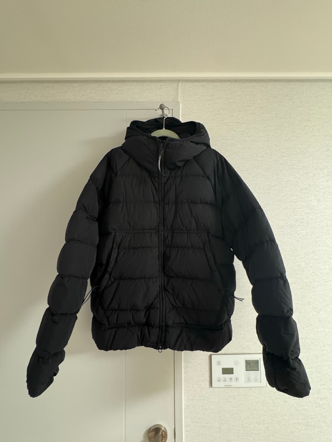 cp컴퍼니 패딩 (크롬-R 다운 자켓) 블랙 상품이미지3