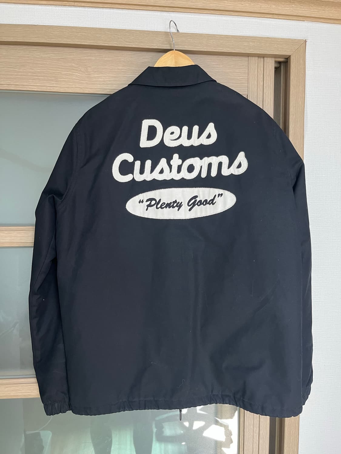 데우스 엑스 마키나 패디드코치자켓 상품이미지2