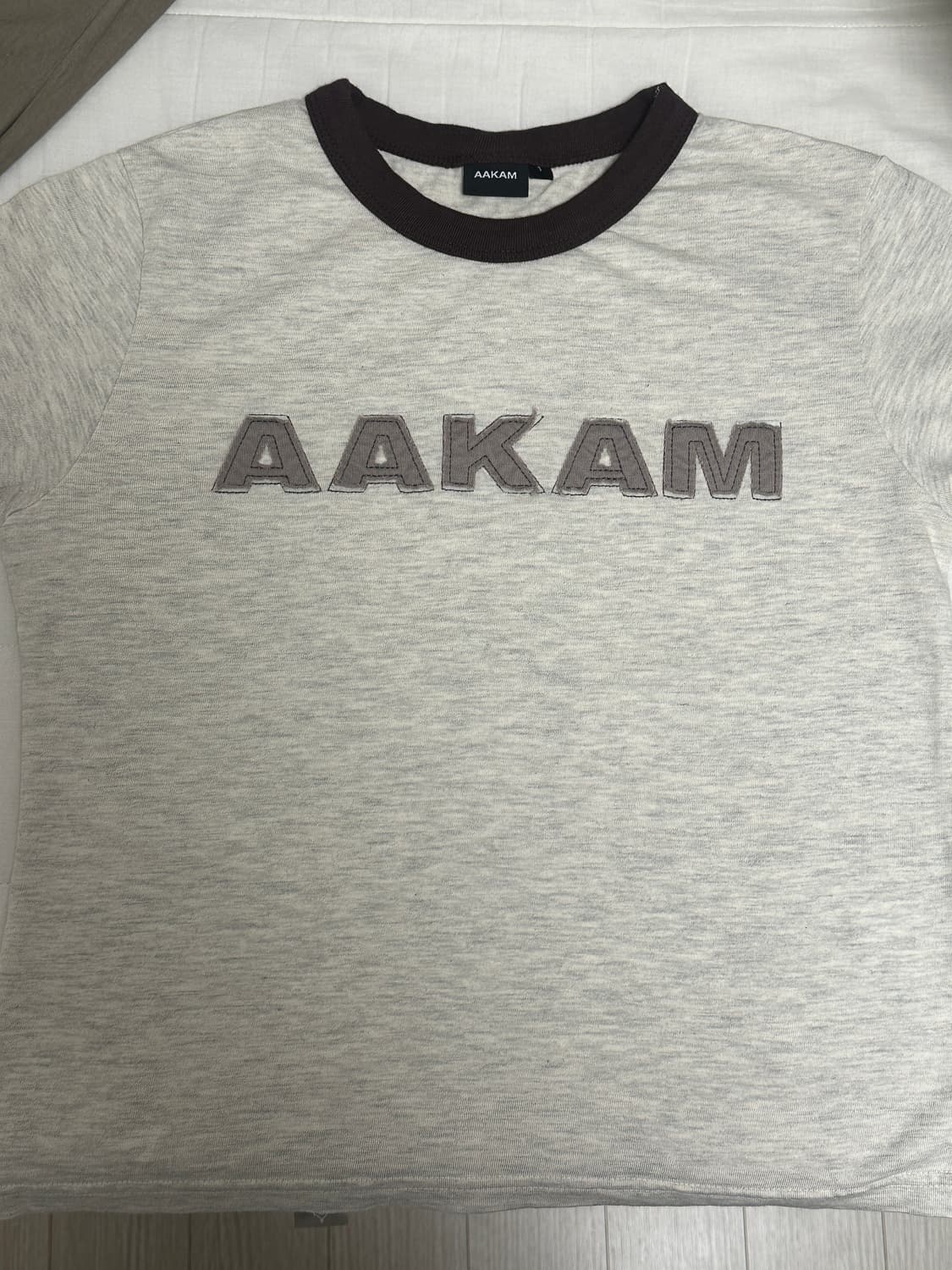 아캄 Logo Patch Ringer Top (Brown) 상품이미지3