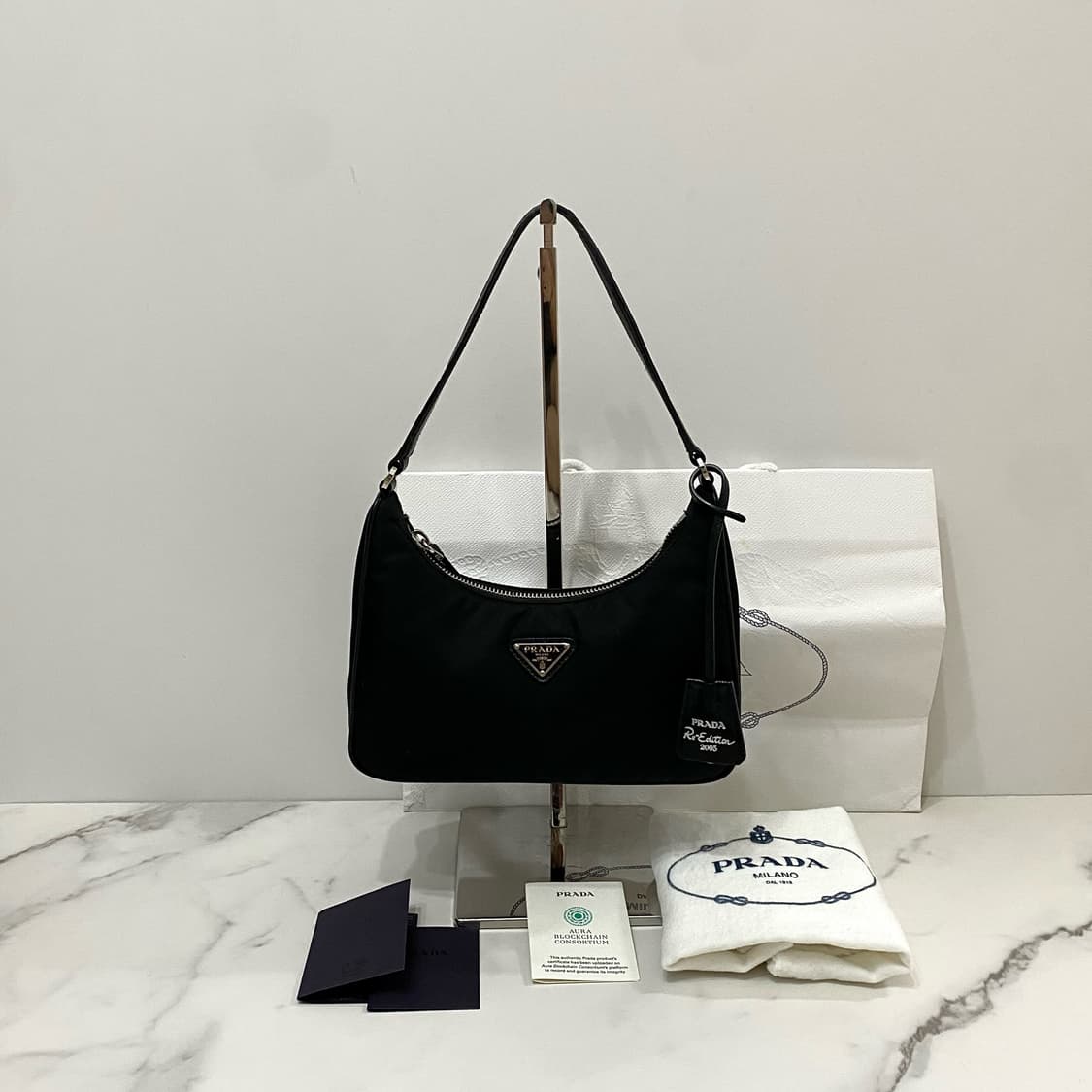 프라다 리에디션 2000 리나일론 숄더백 블랙 1NE515 상품이미지1