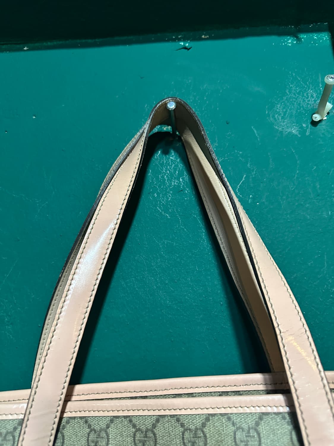 구찌 GG로고 쇼퍼백 딸기우유  상품이미지3