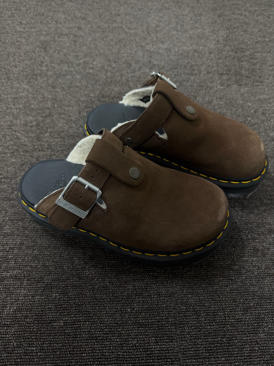 닥터마틴 제브잭 스웨이드 뮬 (외출 1회 + 실내 촬영) 상품이미지1