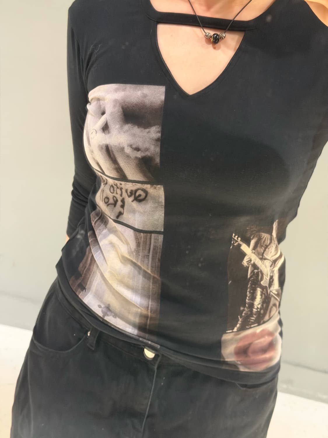 photo graphic design cut-out top 상품이미지3