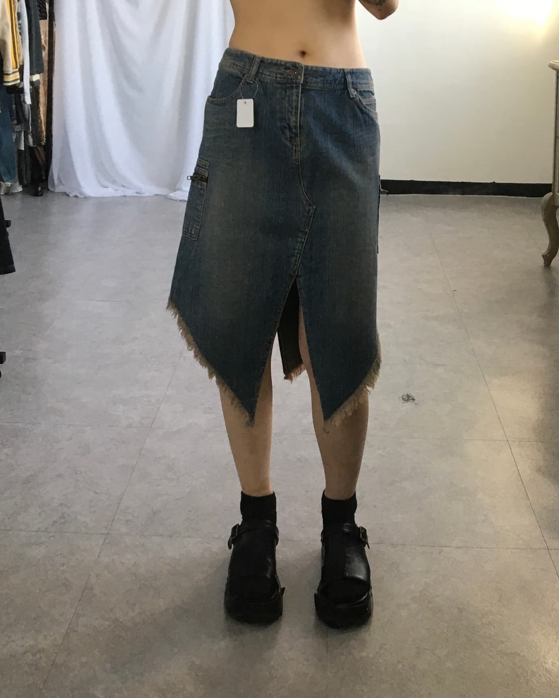 Fringe point unbalanced midi skirt 상품이미지1