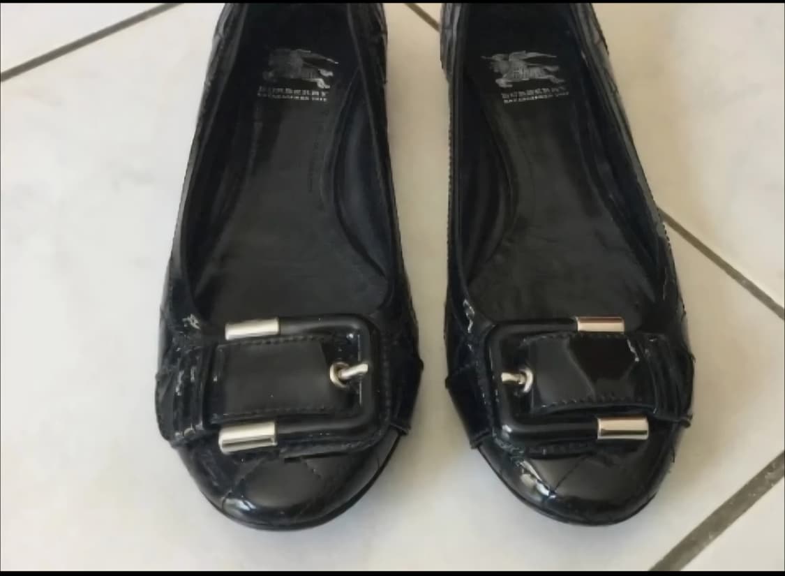 (정품)버버리 블랙 에나멜 플랫슈즈 35.5 (225-230) 상품이미지5