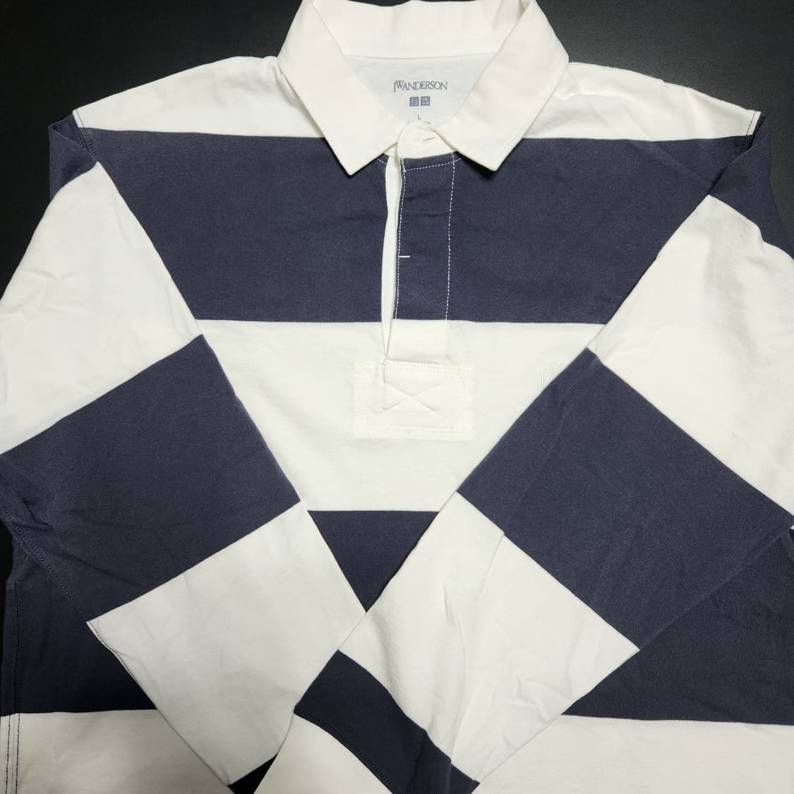 유니클로 x JW 앤더슨 오버사이즈 러거 스트라이프 폴로 셔츠 네이비 상품이미지1