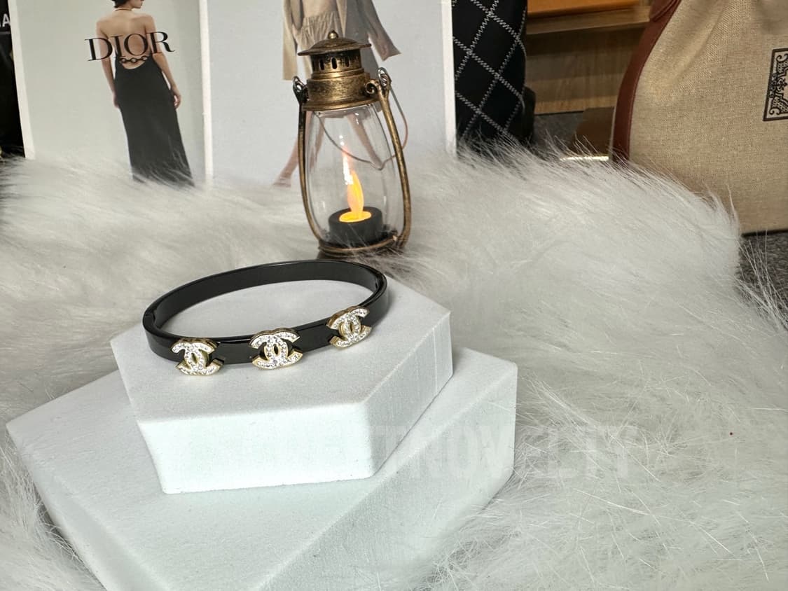 샤넬 골드 CC 포인트 크리스탈 팔찌 상품이미지1