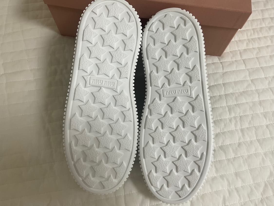 미우미우 정품 새제품 플랫폼 스니커즈 선물용 추천 상품이미지4