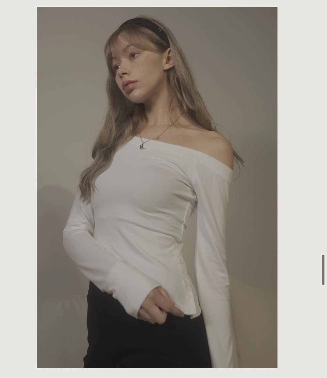 벨리아르 원숄더 버튼티 화이트 상품이미지1