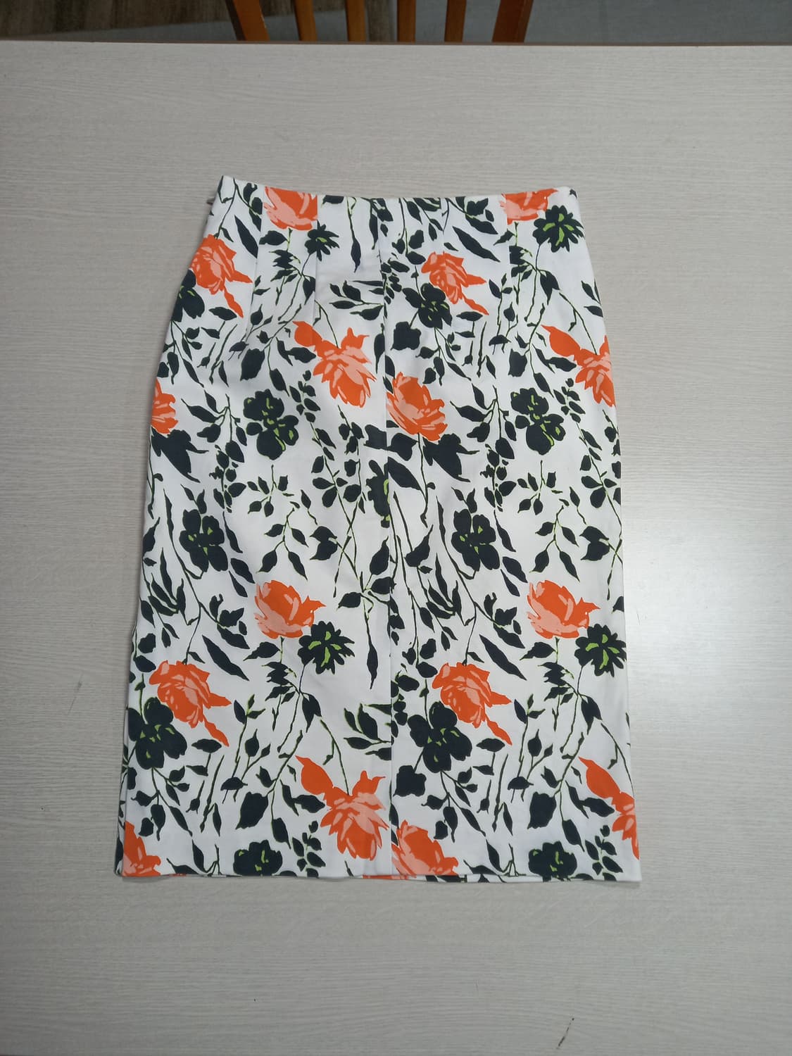 26 CLUB MONACO 부드러운 스판 미디스커트 26-621 상품이미지2