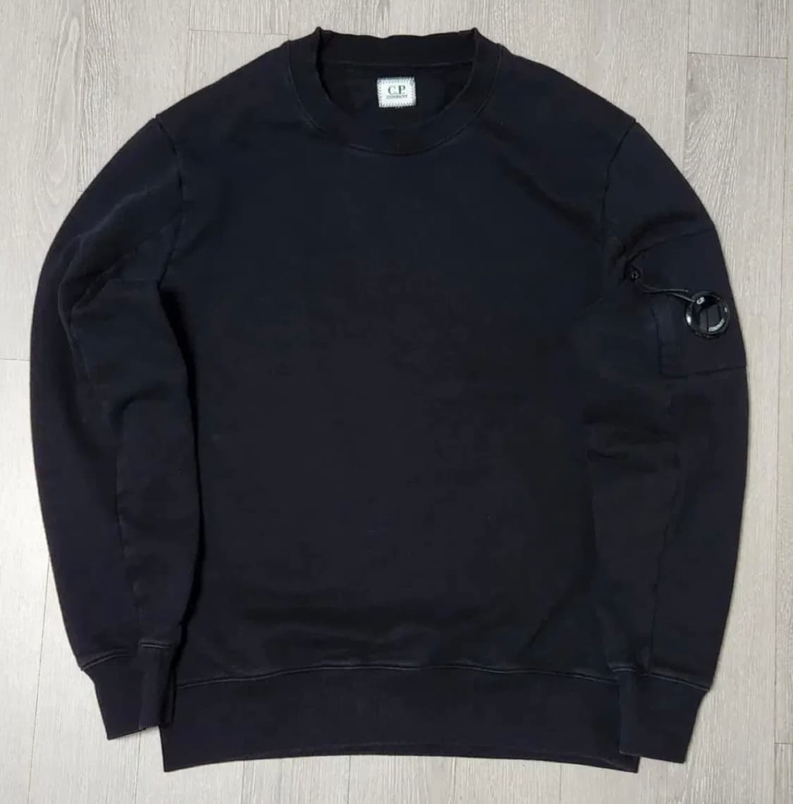 CP컴퍼니 렌즈 맨투맨 블랙 상품이미지1