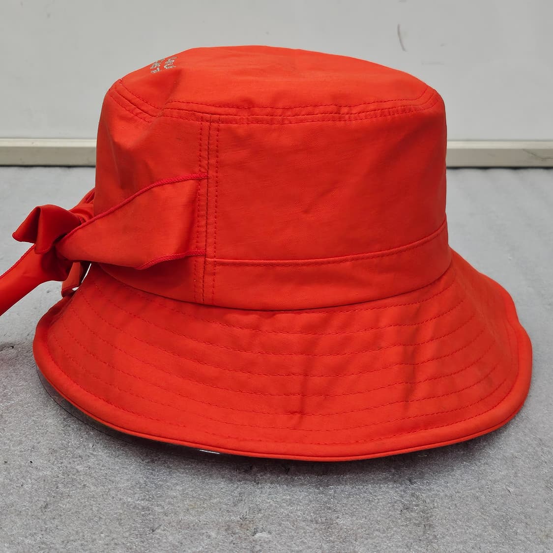 루이까스텔의 매력적인 오렌지색 버킷햇 상품이미지4