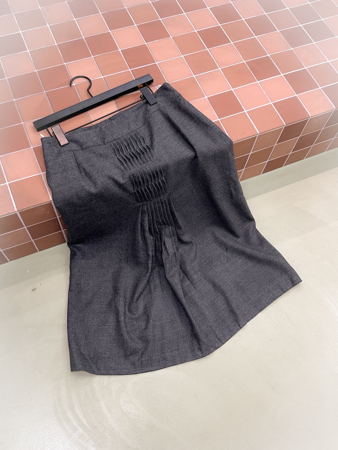 gray front shirring skirt 상품이미지6