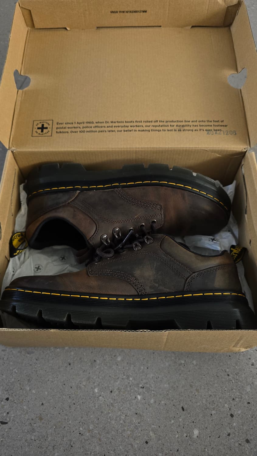 닥터마틴 리더 크레이지홀스 다크브라운 상품이미지1