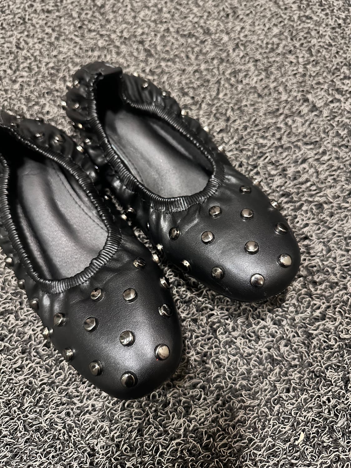 도트 레더 플랫슈즈 상품이미지1