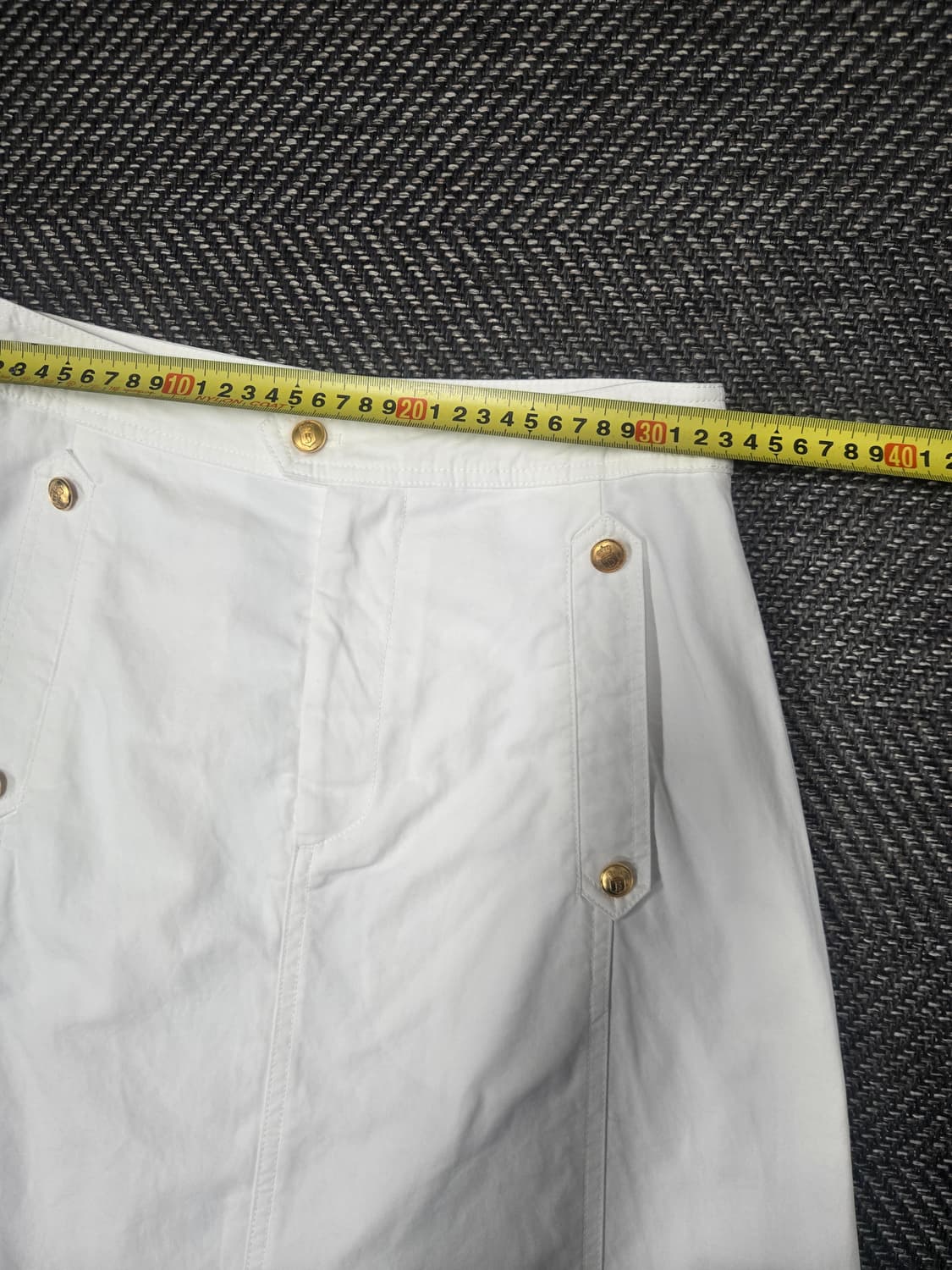 더바넷 화이트 금장 버튼 A라인 스커트 상품이미지4