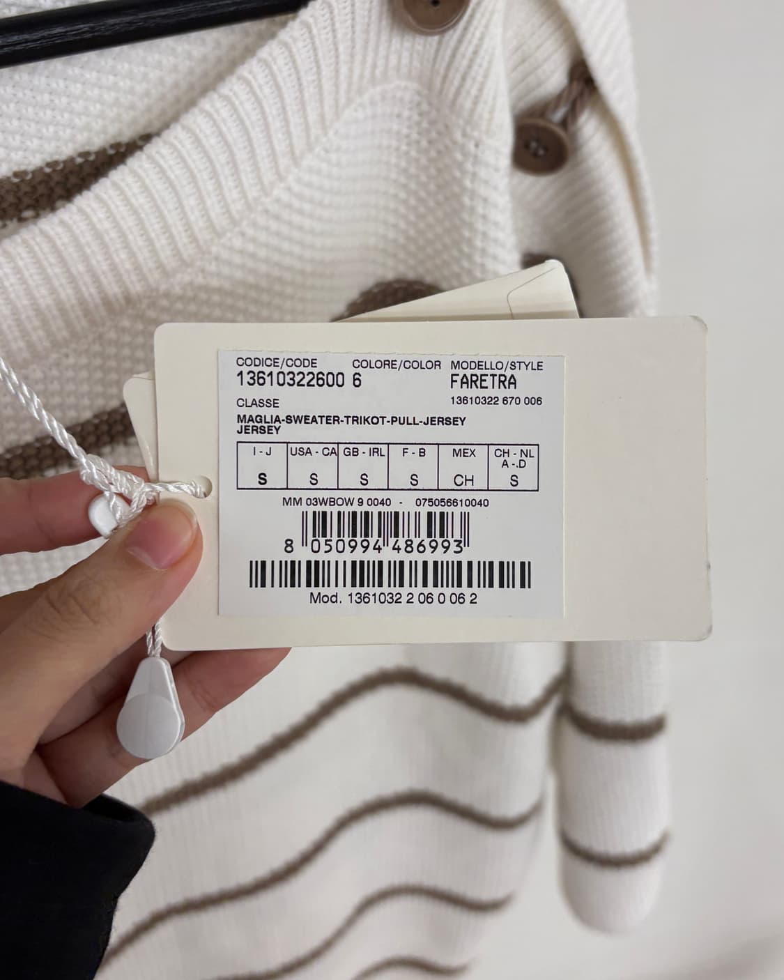 막스마라 화이트 브라운 스트라이프 숄더버튼 니트 상품이미지10