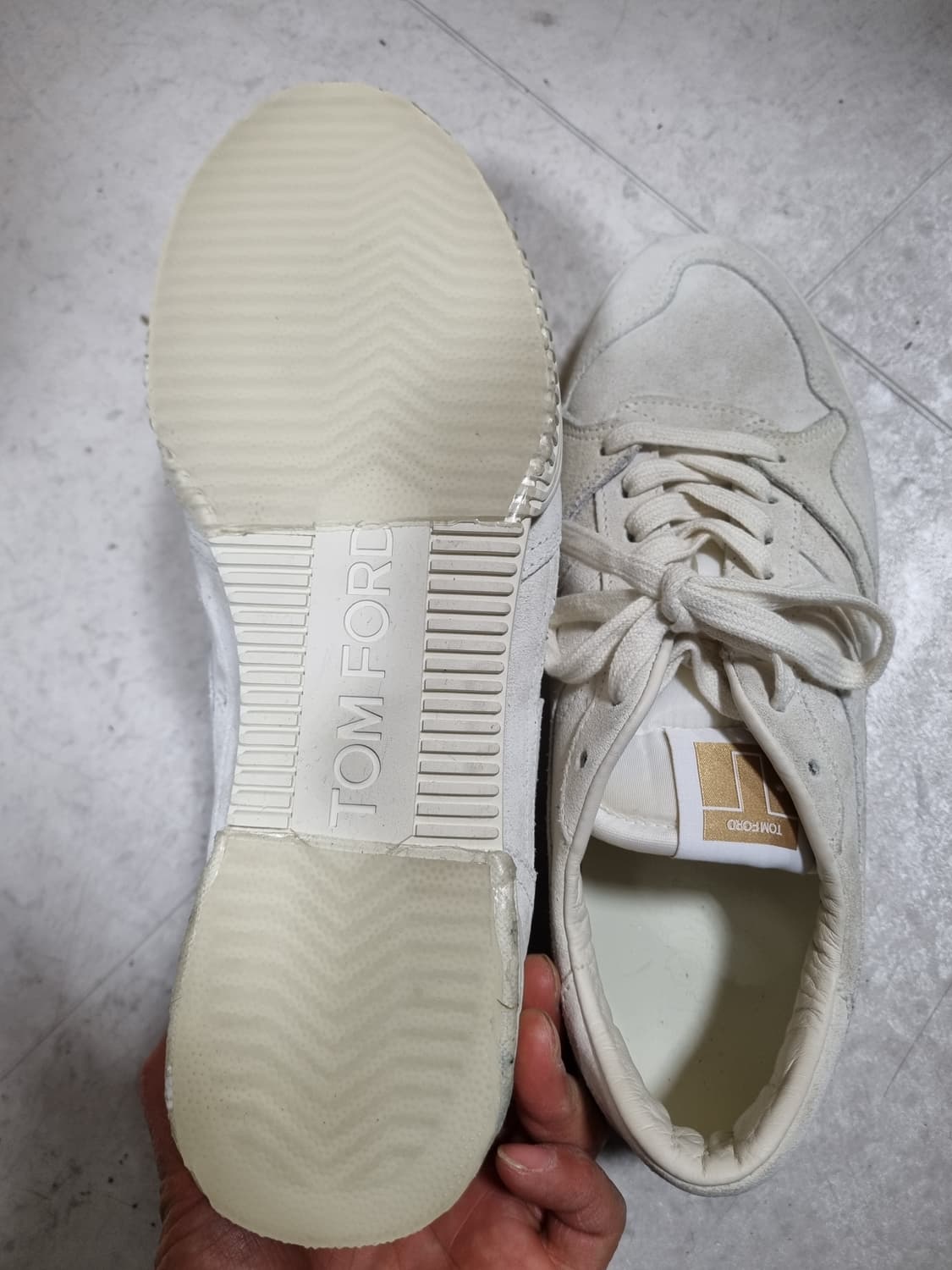 톰포드 남성 스웨이드 스니커즈  상품이미지4