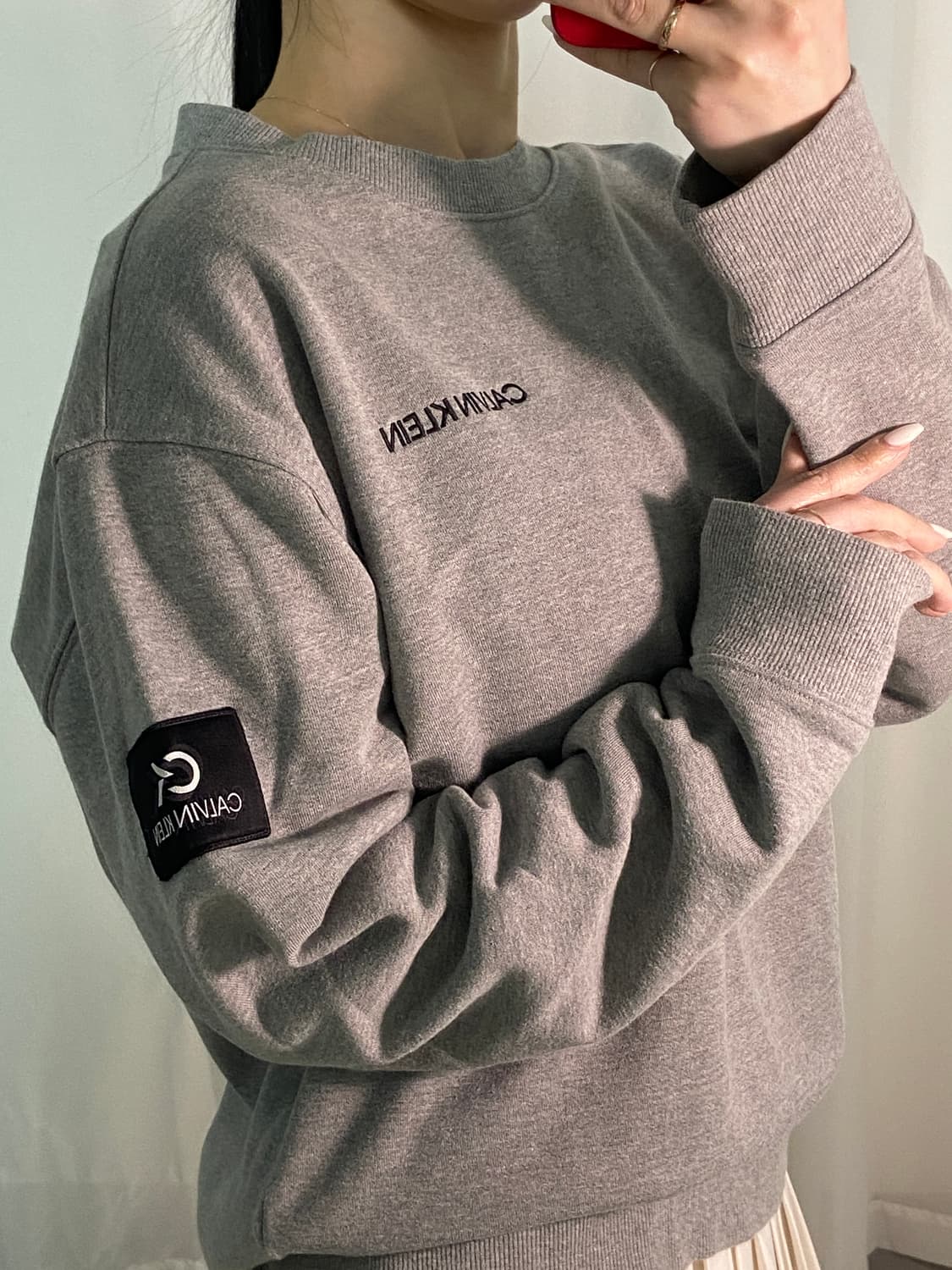 캘빈클라인 그레이 와펜 맨투맨 상품이미지3