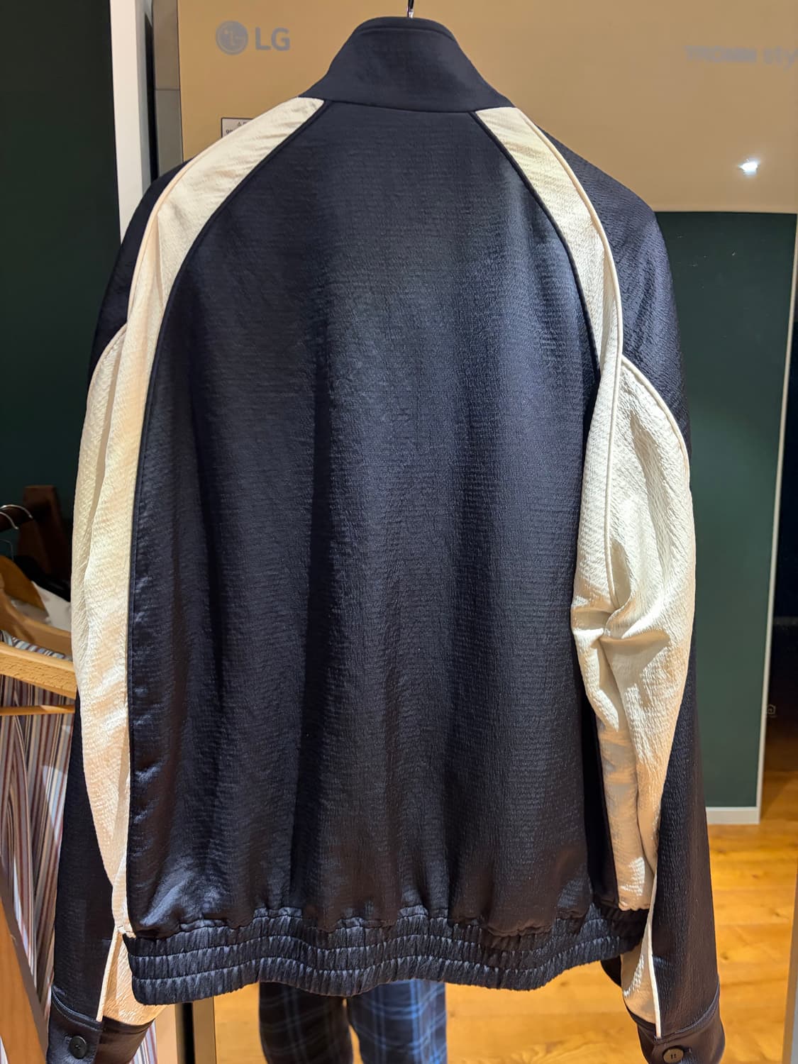 솔리드옴므 26SS 네이비 컨트래스트 트랙 자켓 48 새상품 상품이미지2