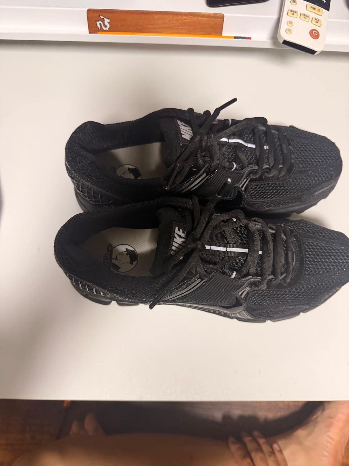 나이키 줌 보메로 5 블랙 메탈릭 실버 265 상품이미지3