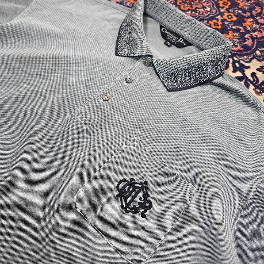 크리스찬디올 국내 라이센스 포켓 자수 반팔 카라티 상품이미지3