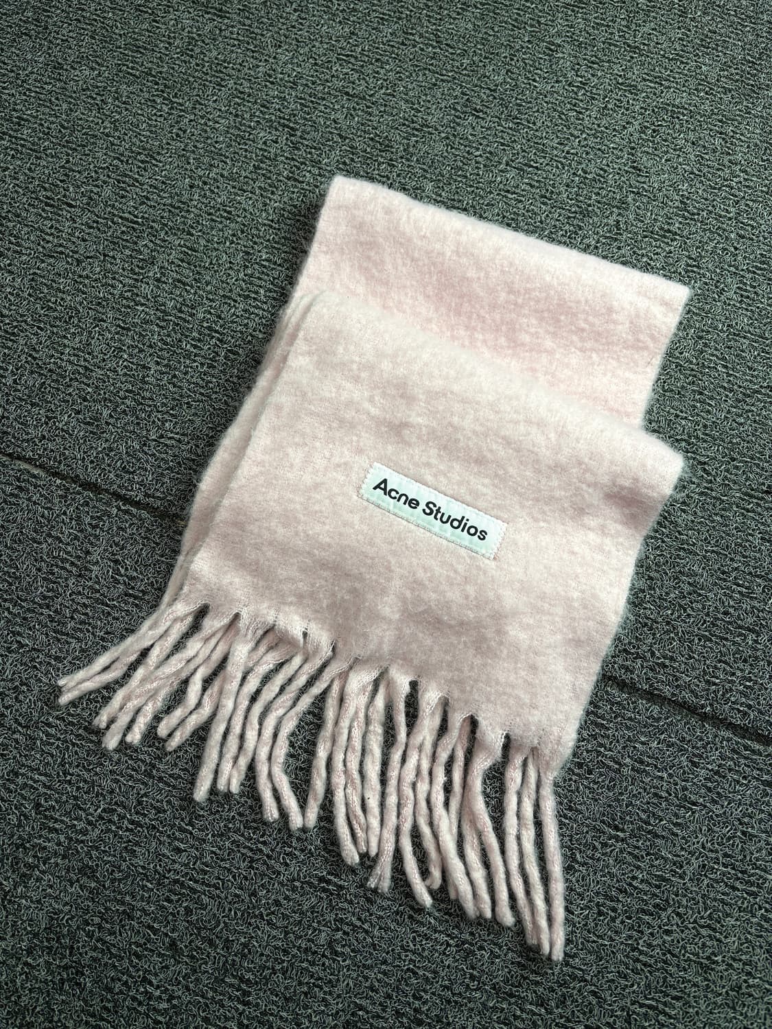 아크네 스튜디오 모헤어 울프린지 머플러 2208 상품이미지1