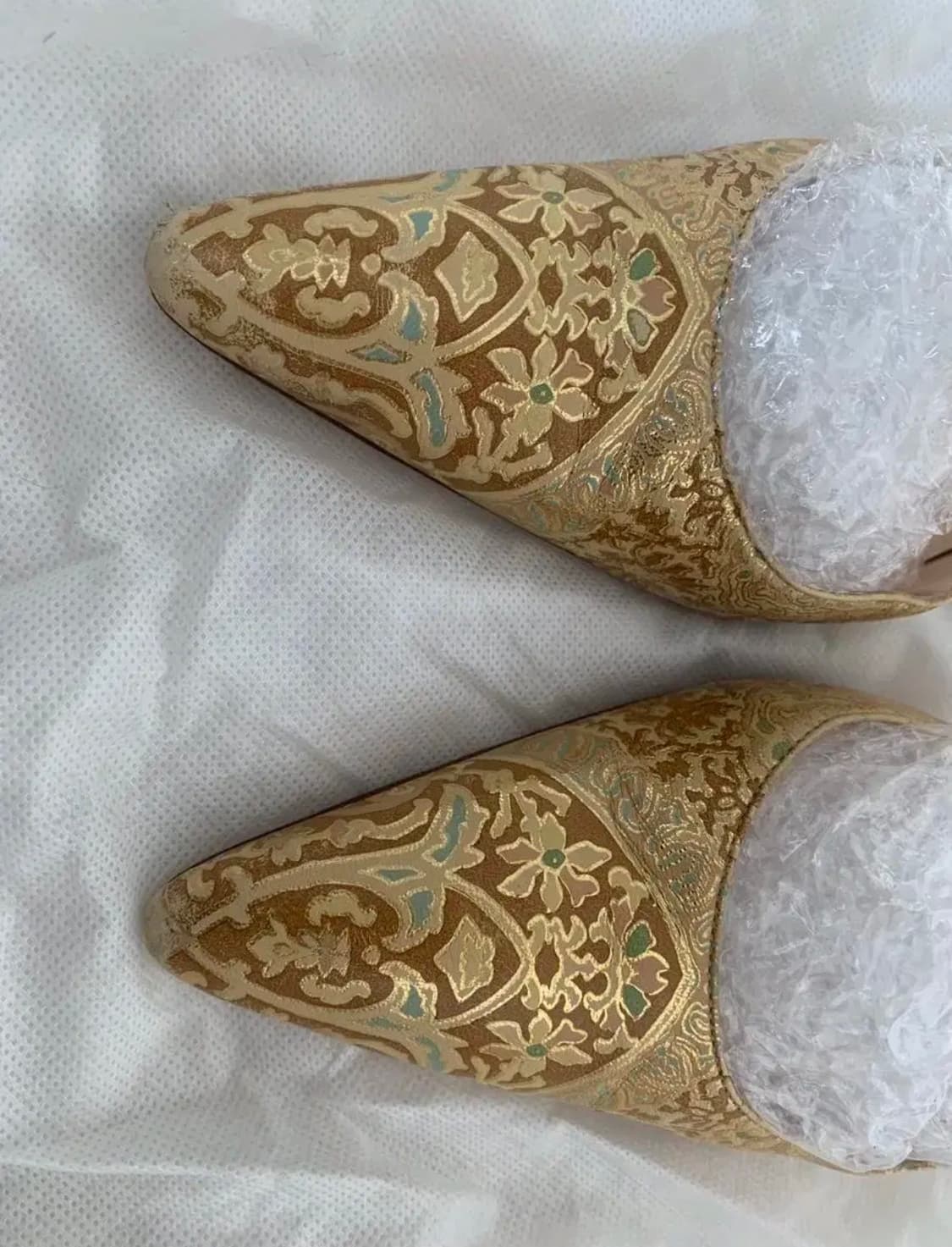 Manolo Blahnik 마놀로 블라닉 메탈릭 캐롤라인 펌프스 상품이미지5