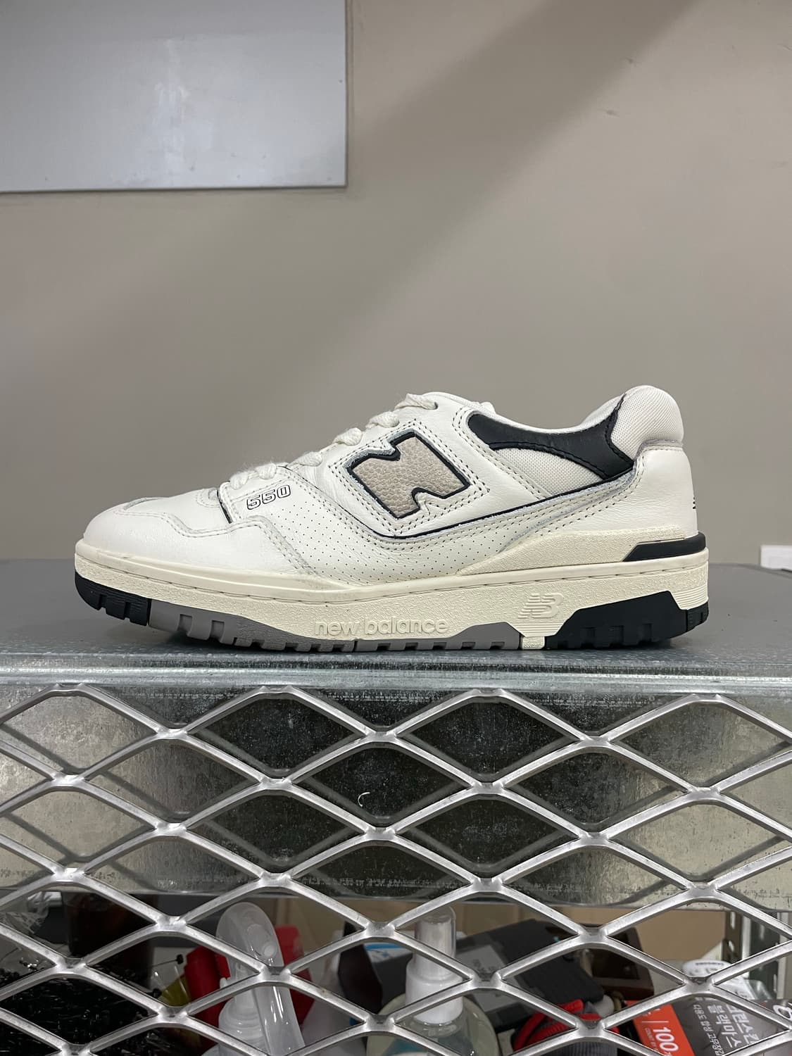 뉴발란스 550 화이트 블랙 255 상품이미지1