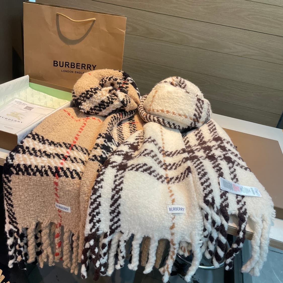 버버리 체크 알파카 울 블렌드 부클 스카프 상품이미지1