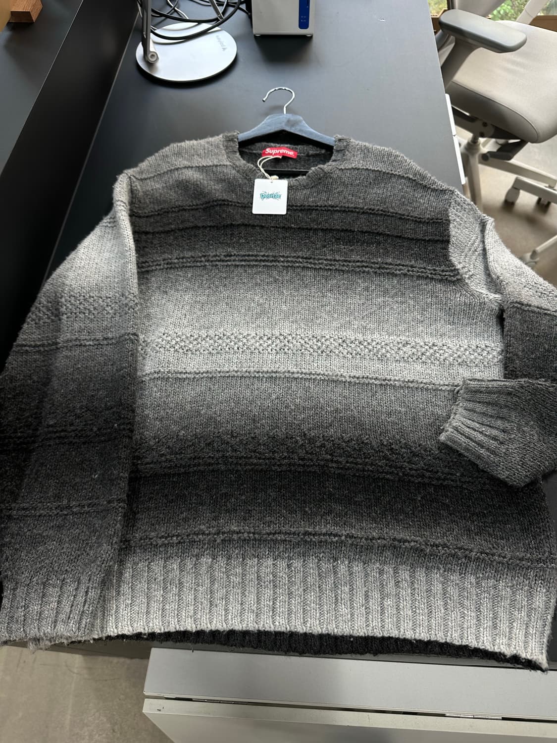 슈프림 22AW 그라디언트 스트라이프 스웨터 상품이미지5
