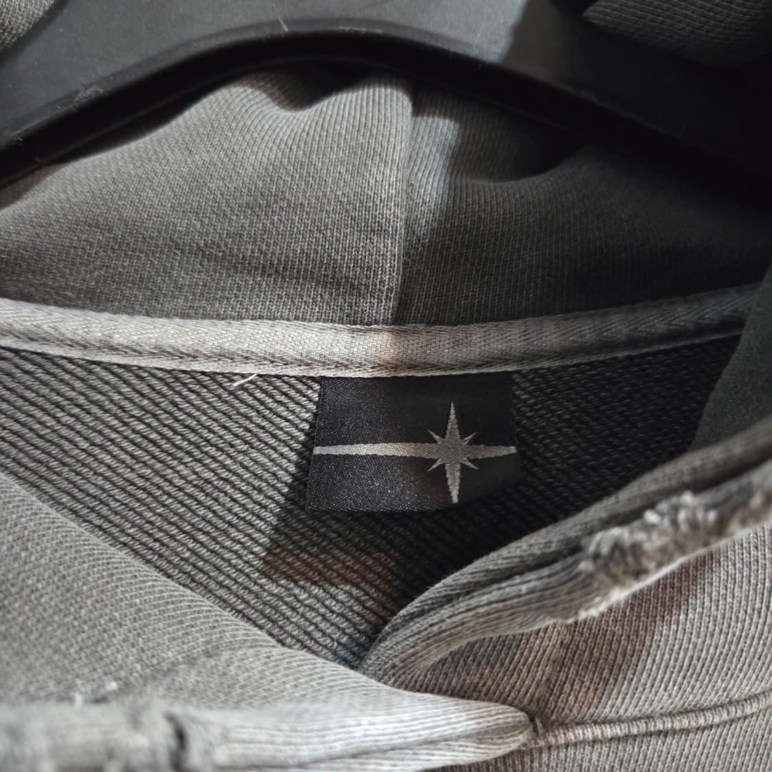 틸던 파라다이스 후드티 차콜 상품이미지4