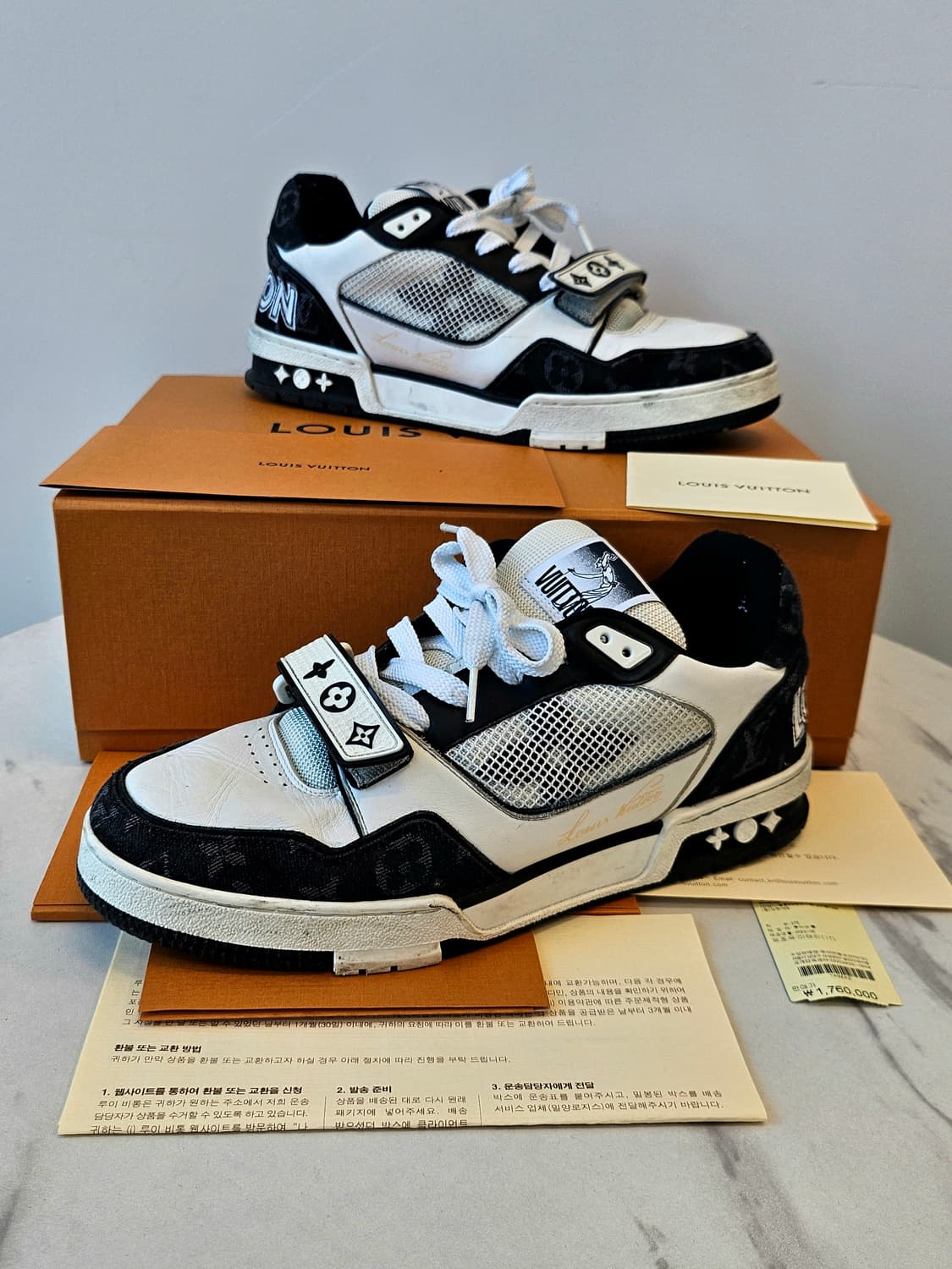루이비통 트레이너 스니커즈
275사이즈 상품이미지1