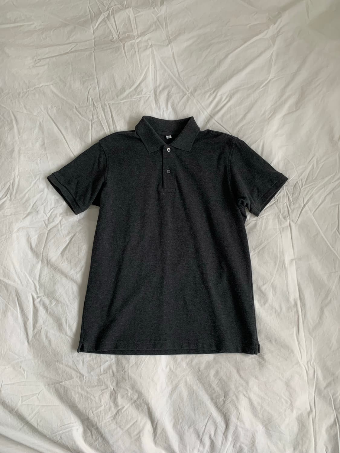 UNIQLO 차콜 카라티 상품이미지1