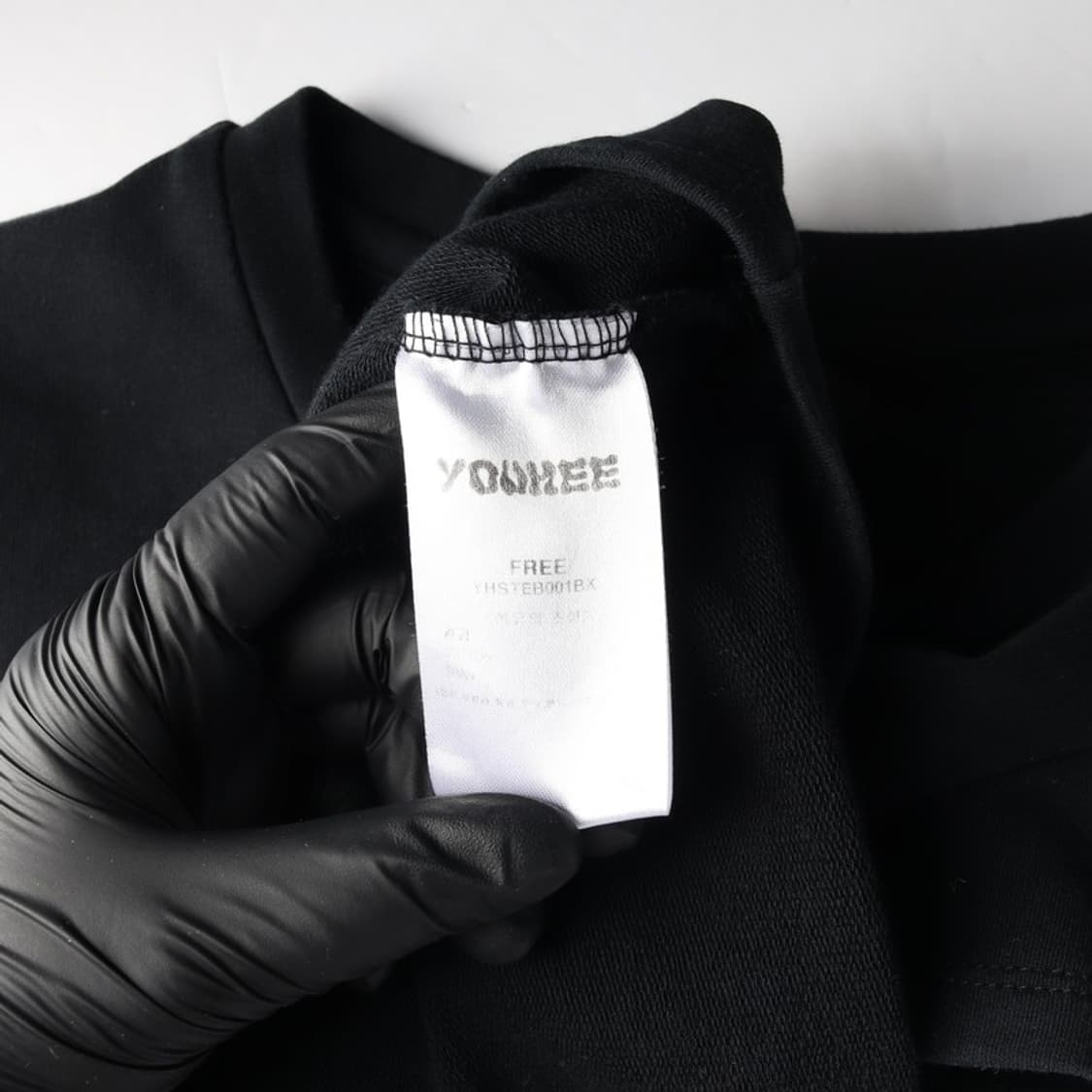 YOUHEE 빅 로고 슬림 크롭 티셔츠 BLACK 상품이미지6