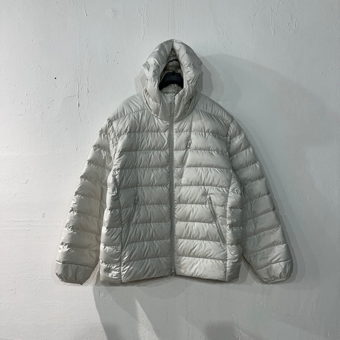 무신사스탠다드 시티레저 라이트다운 스톤화이트 패딩 XXL 상품이미지1