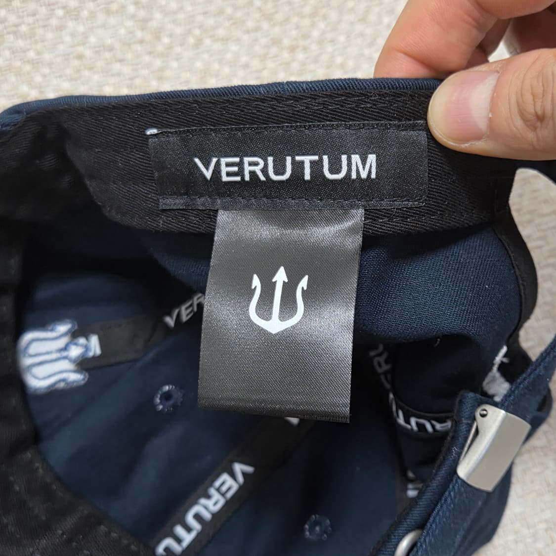 VERUTUM 베루툼 삼지창 볼캡 네이비
 상품이미지5