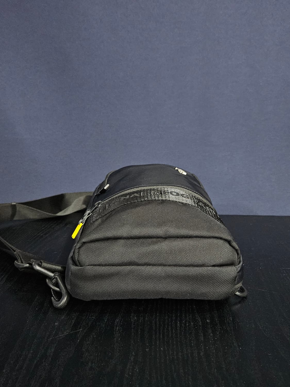 내셔널지오그래픽 어반 자카드 블랙 슬링백  상품이미지4